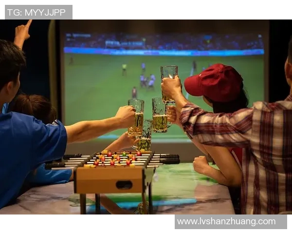 足球明星们庆祝时刻泼啤酒的精彩瞬间合集与图片分享