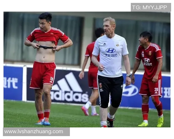 足球明星的传奇人生与赛场背后的故事全景纪录片